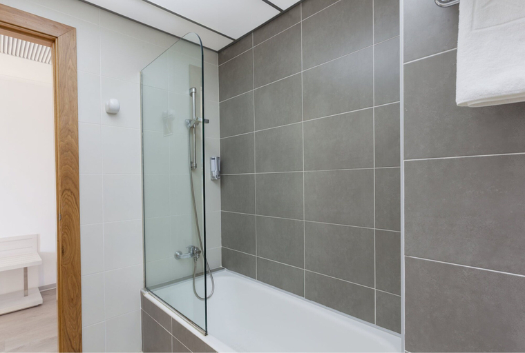 Bathroom 5, Hotel Obelisco, Baleares