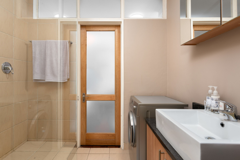 Bathroom, 66 Keerom 715, City of Cape Town