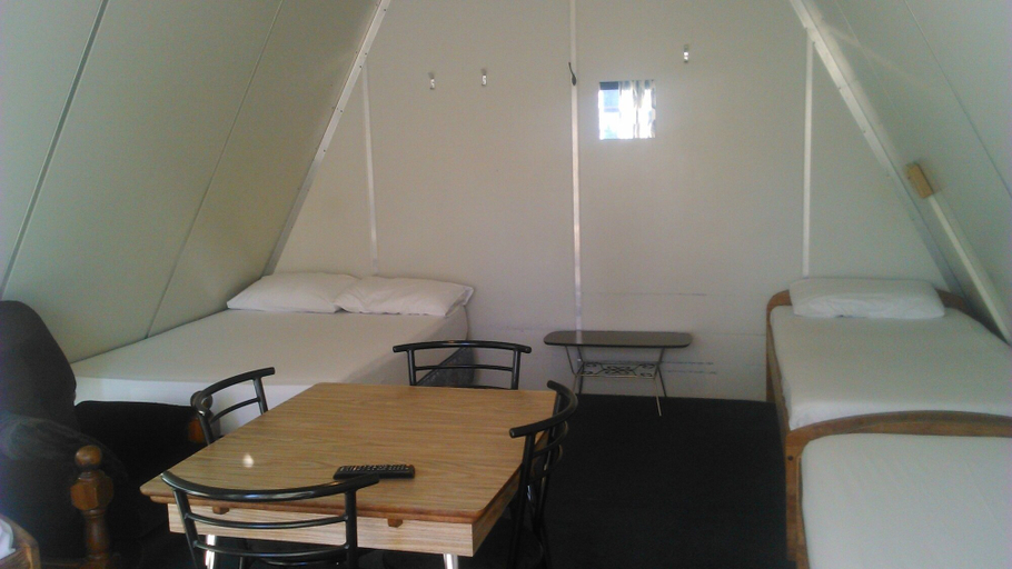 Bedroom 2, Rangiora Eco Holiday Park, Waimakariri