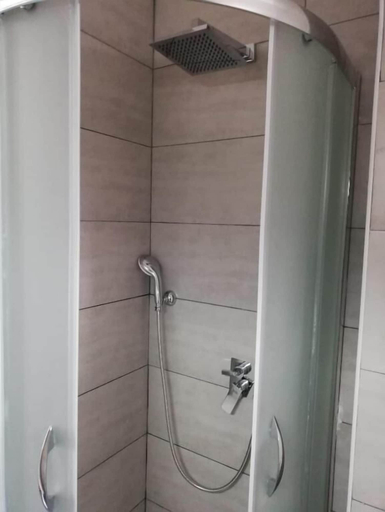 Bathroom 5, Venere Bellevue, Napoli