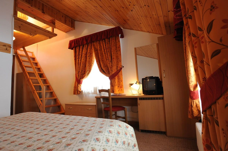 Bedroom 3, Petit Tournalin, Aosta