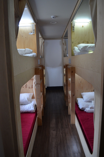 Bedroom 4, The Style Capsule Guesthouse - Hostel, Buk
