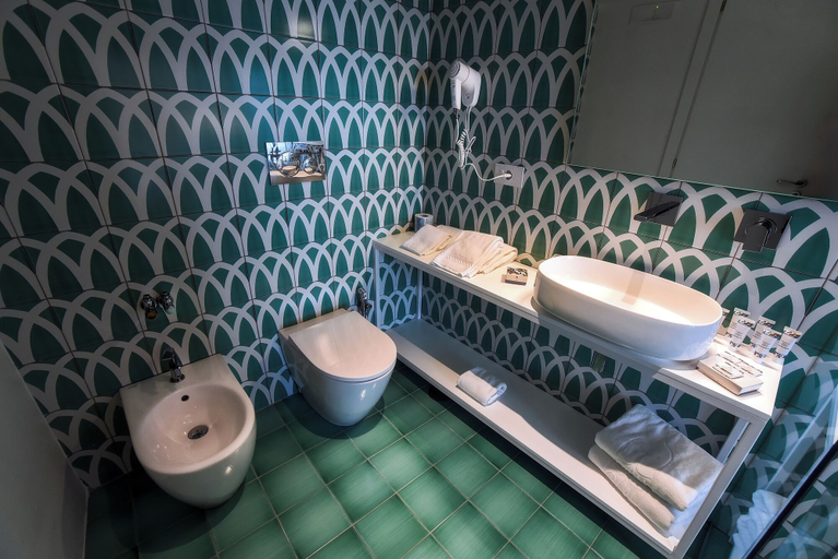 Bathroom 3, Hotel Graal, Salerno