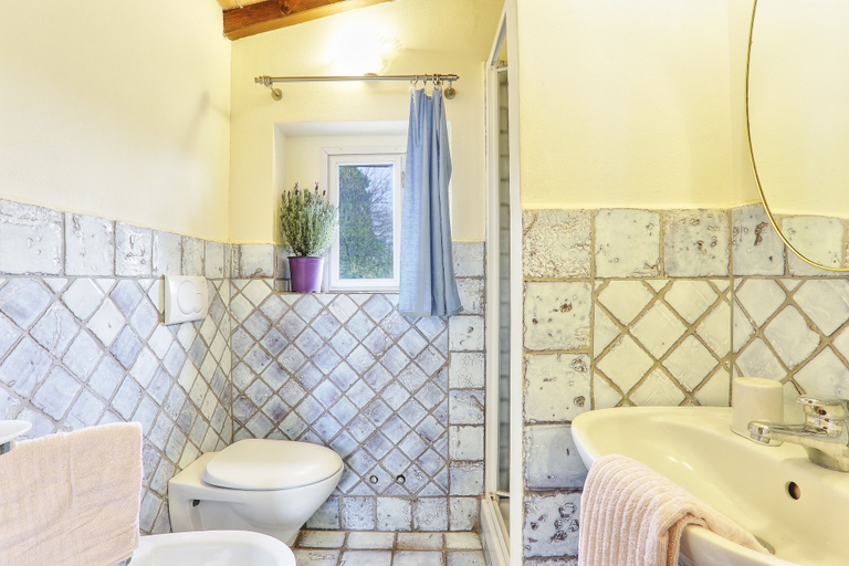 Bathroom 3, Borgo di Alica, Pisa