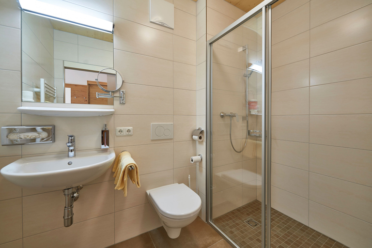 Bathroom, Gartenhotel Daxer, Zell am See