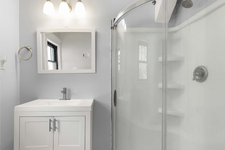 Bathroom 4, Ebb and Flow 3, Chatham
