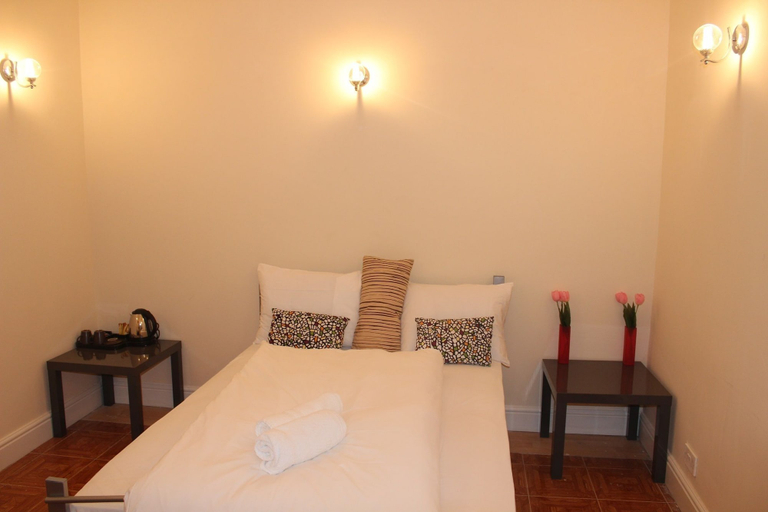 Bedroom 2, Avenue Inn, London