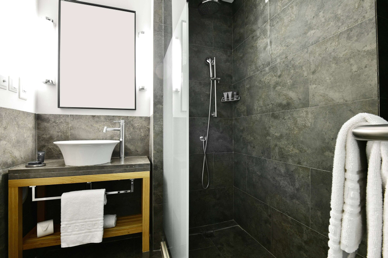 Bathroom 11