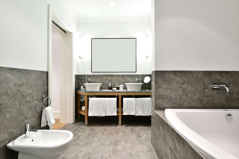 Bathroom 13