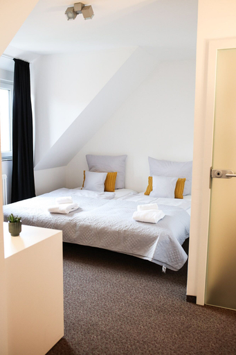 Bedroom 4, Weinforum Franken Hotel & Restaurant, Würzburg