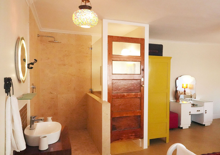 Bathroom 4, Dolphin Inn Guest House, City of Cape Town