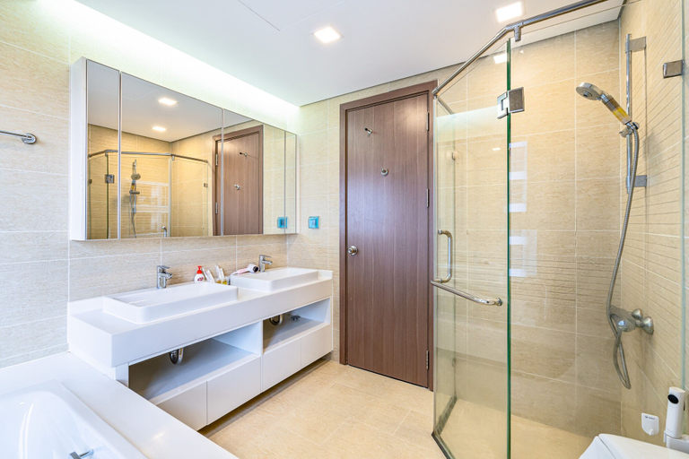 Bathroom 2, Stephen's Riverside Apartments, Bình Thạnh