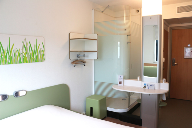 Bathroom 4, ibis budget Castelnaudary, Aude