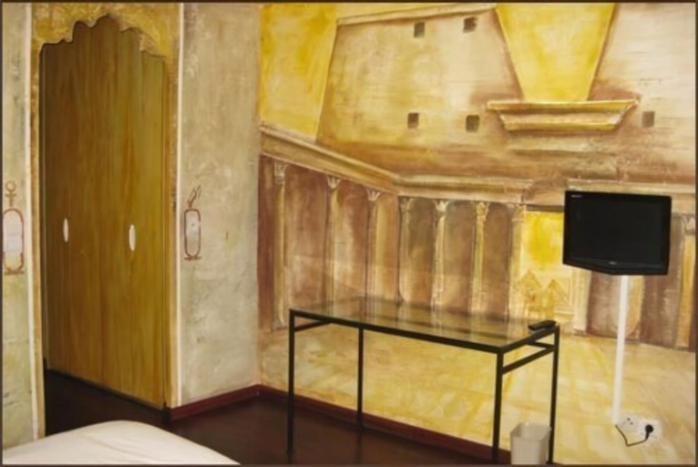Others 5, Hotel de la Gare, Savoie