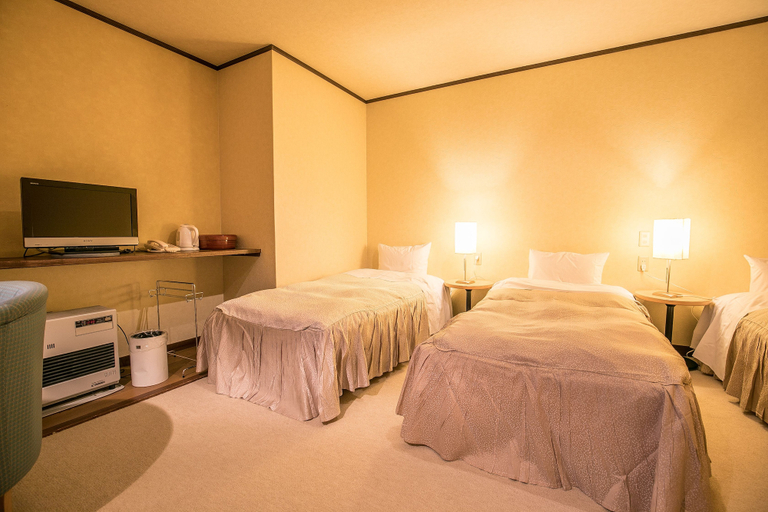 Bedroom 2, Petit Hotel Enchante, Hakuba