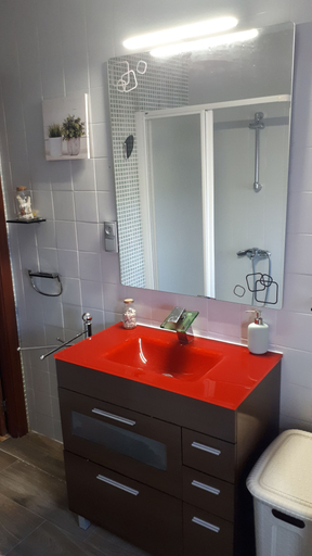 Bathroom, Lunares y Salinera, Jaén