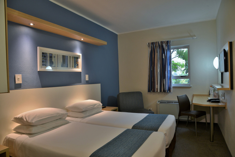 Bedroom 3, Road Lodge Kimberley, Frances Baard
