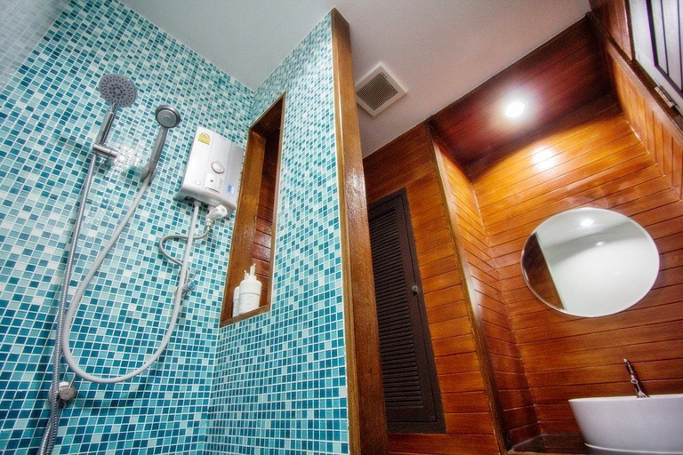 Bathroom 5, Maison de Cheer, Muang Trang