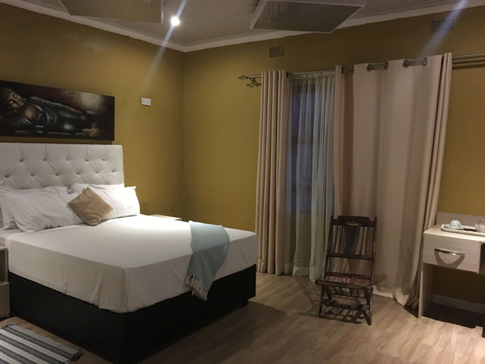 Bedroom 3, Flower Inn Guest House, Machaneng