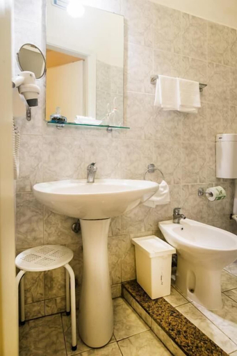 Bathroom 5, Jonic Hotel Mazzaro', Messina