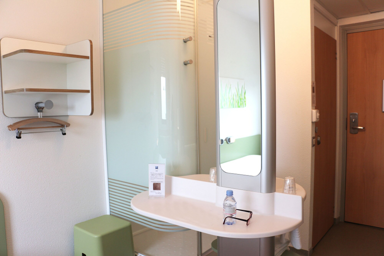 Bathroom 4, Ibis Budget Castelnaudary, Aude