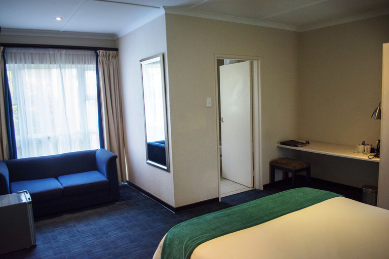 Bedroom 3, Premier Splendid Inn Bayshore, Uthungulu