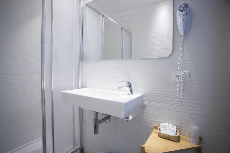 Bathroom 3, Hotel Excelsior, Pesaro E Urbino