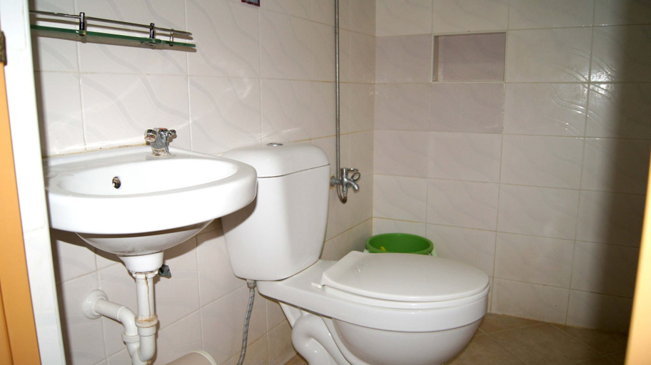 Bathroom 3, Staylite Park B&B, Tagbilaran City