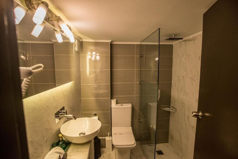 Bathroom 4, John's Hotel, Central Greece