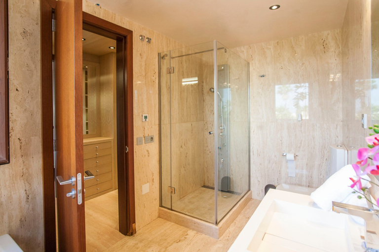 Bathroom 5, Medina Luxury Penthouse, Málaga