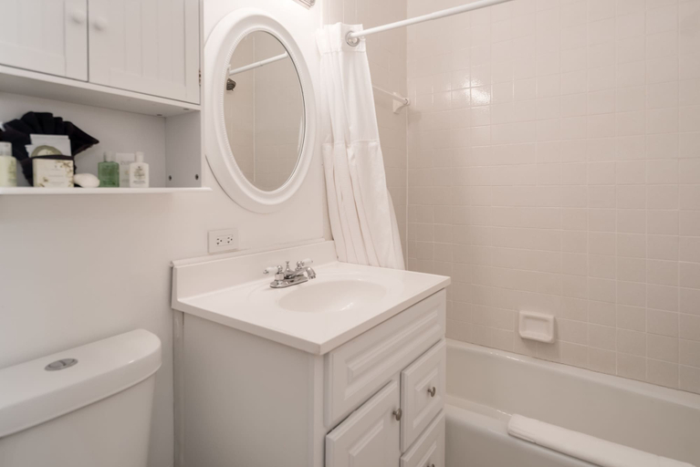 Bathroom 4, Palm Beach Historic Inn, Palm Beach