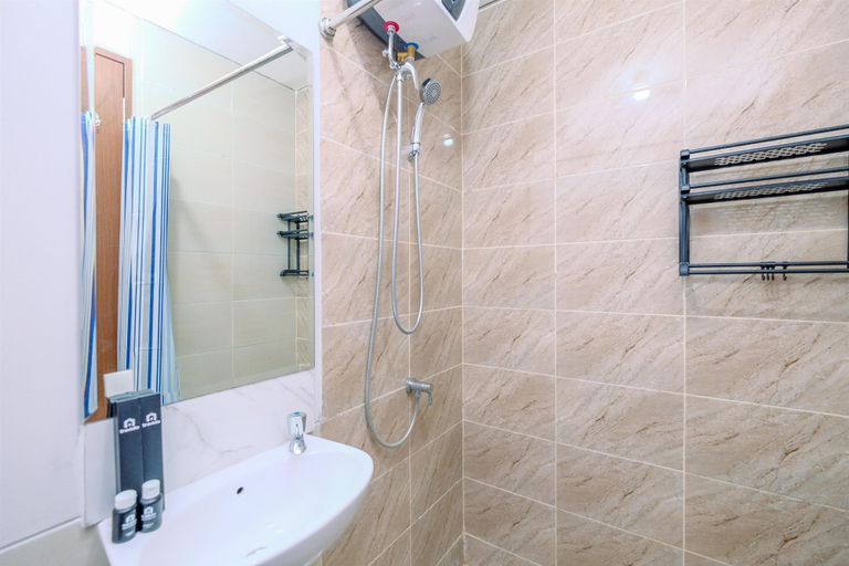 Bathroom 3, Elegant And Homey Studio Apartment Transpark Juanda Bekasi Timur, Bekasi