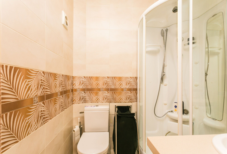 Bathroom 4, Apartment on B Gnezdnikovskiy 10, Northern