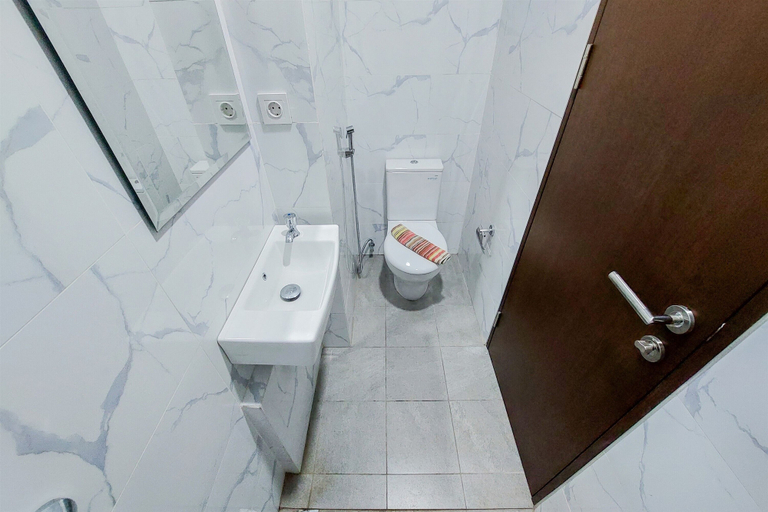 Bathroom 3, Best Homey And Nice Studio At Pacific Garden Apartment, Tangerang