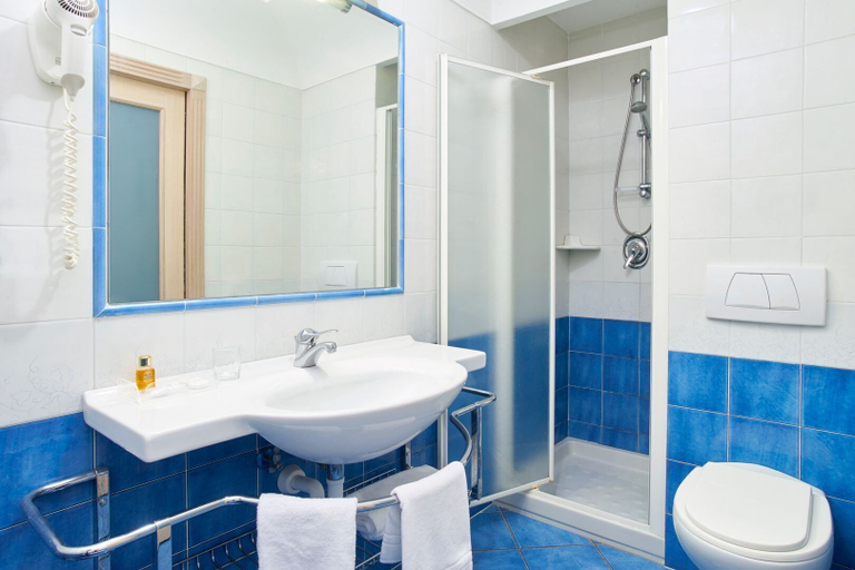Bathroom 5, Central Park Hotel Terme, Napoli