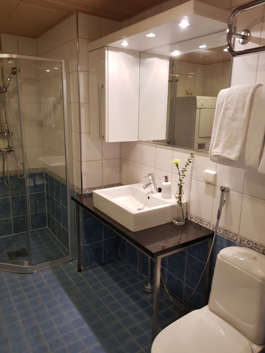 Bathroom 4, 2ndhomes Deluxe Kamppi Center Apartment with Sauna & Balcony, Uusimaa