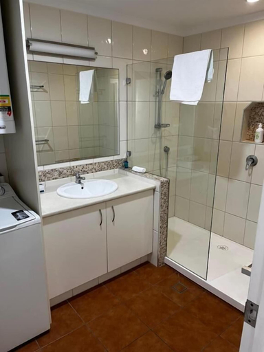 Bathroom 4, Kalua Holiday Apartments, Maroochy - Maroochydore