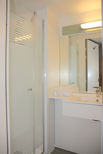 Bathroom 5, ibis budget Thonon les Bains, Haute-Savoie