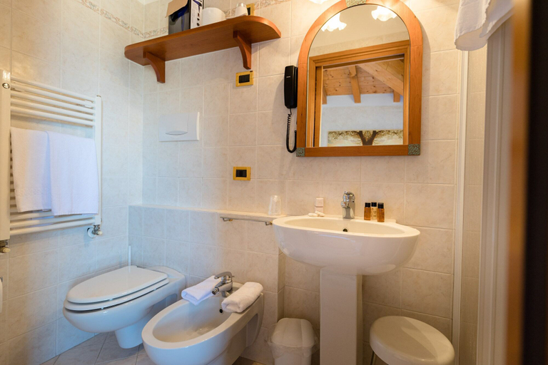 Bathroom 4, Hotel Corte Regina, Brescia
