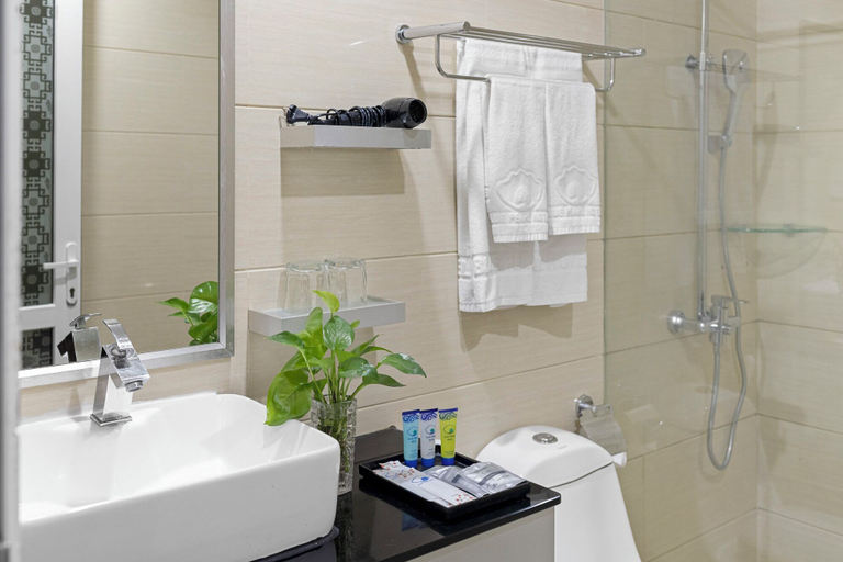 Bathroom 5, Blue Pearl Hotel, Nha Trang