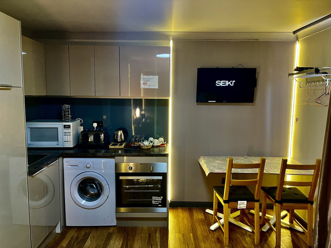 Others 4, Hollybush Guest House, Oxfordshire