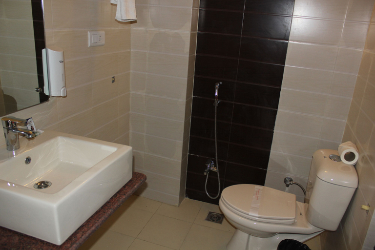 Bathroom 3, Hotel Savi Regency, Jaipur