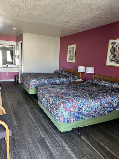 Bedroom 3, Country Inn Motel, Bexar