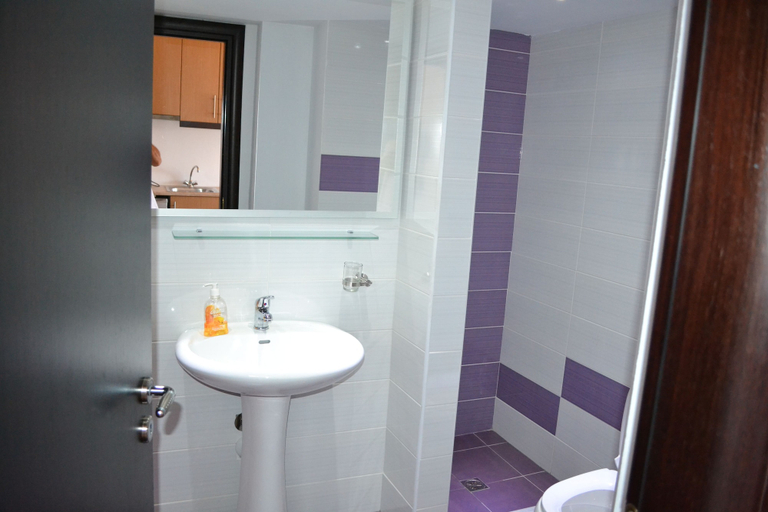 Bathroom 3, Bino Apartments, Sarandës