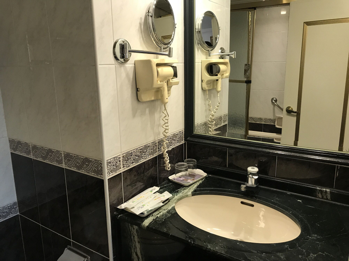 Bathroom 4, Sunrise Hotel Tainan, Tainan