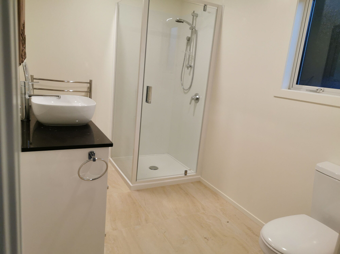 Bathroom 4, Tree of Love, Waipa