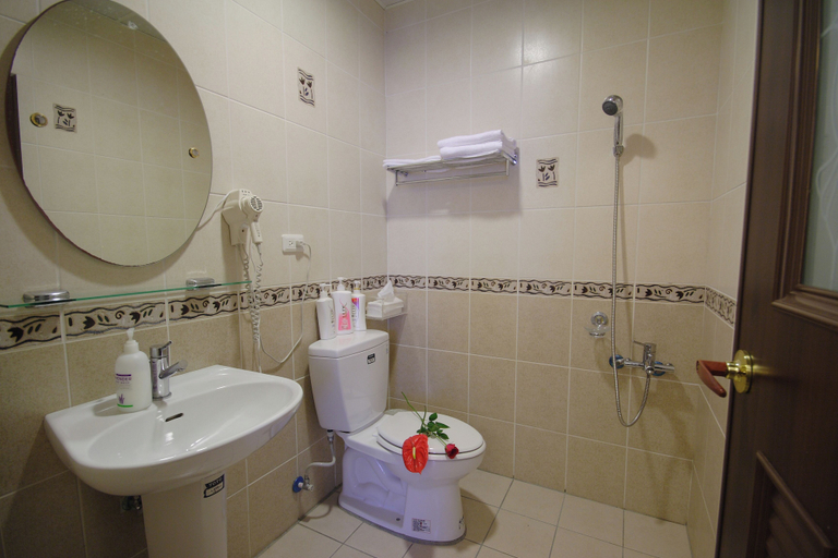 Bathroom 4, Staring East B & B, Hualien