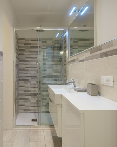 Bathroom 4, Casa del Mare, Bologna