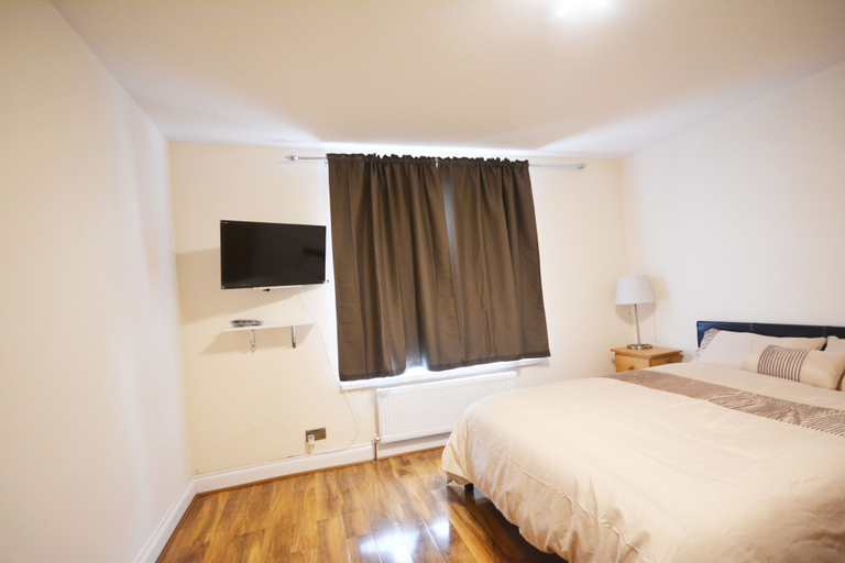 Others 5, London Luxury 7 Bedroom Holiday Let, London