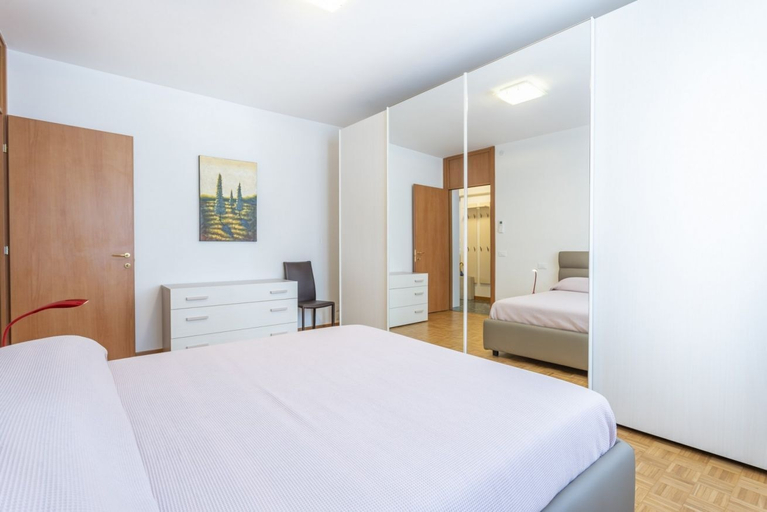 Bedroom 2, Udine Palazzo d'Aronco Modern Apartment, Udine